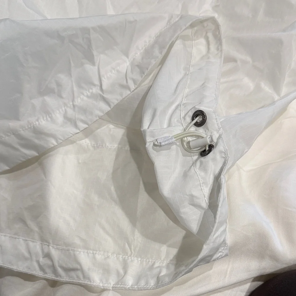 Vuori white wind breaker pullover - Picture 5 of 5